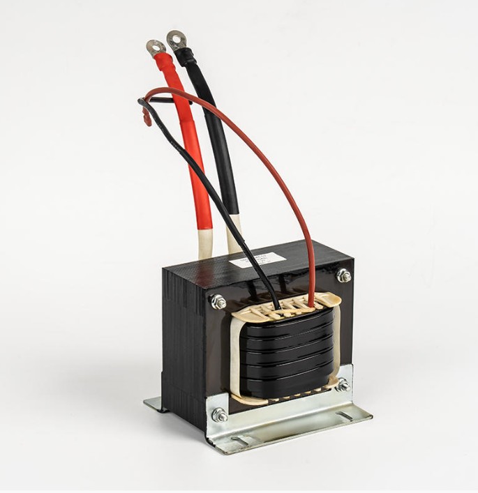 ما هي الصناعات أو المعدات التي تناسب المحولات العاكسة؟